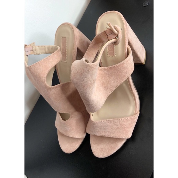 🚨SOLD 🚨 Blush pink chunky heel heels - Picture 2 of 6